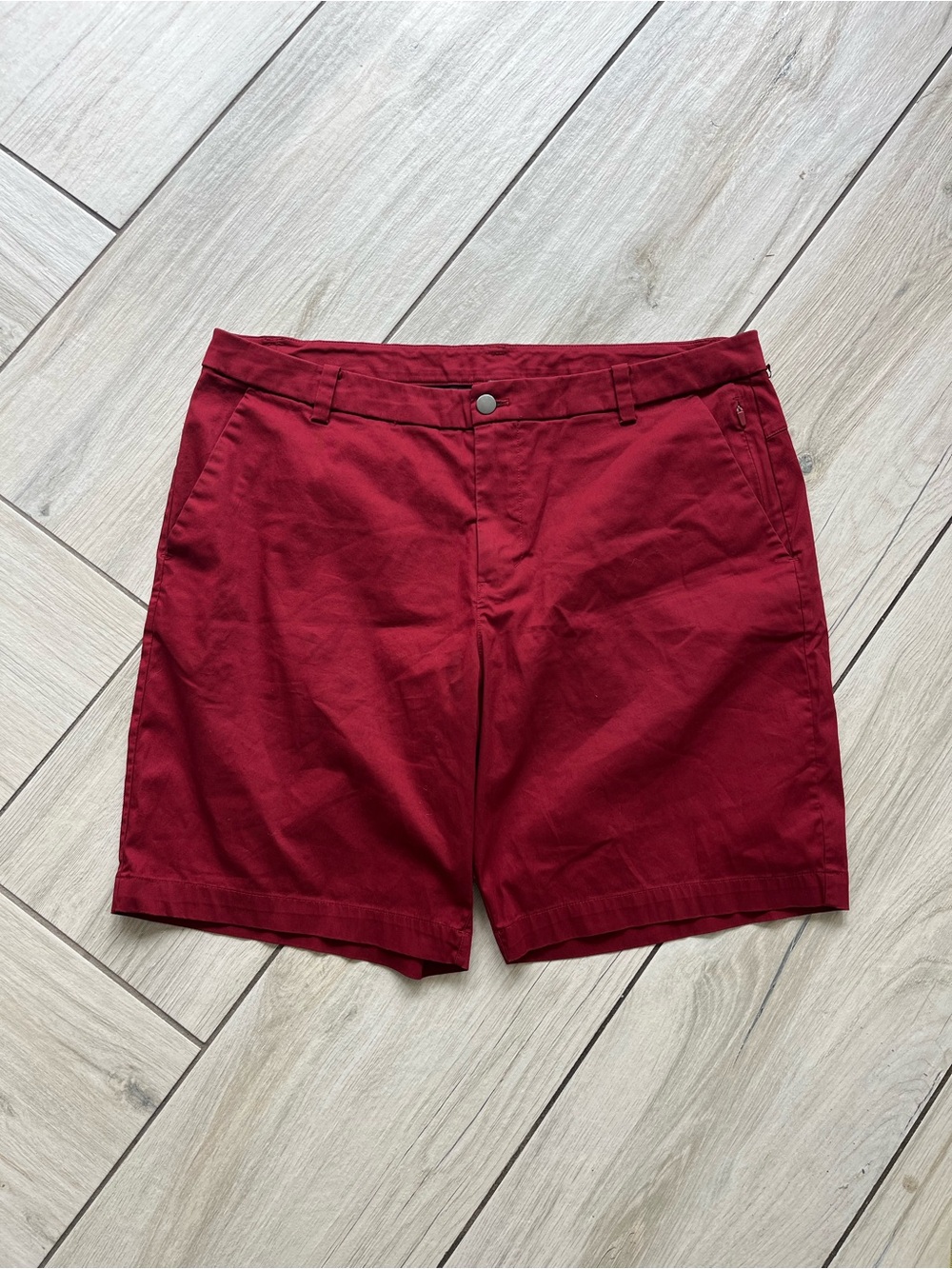 Men's Classic Lululemon 9in Inseam Red Shorts Size 36